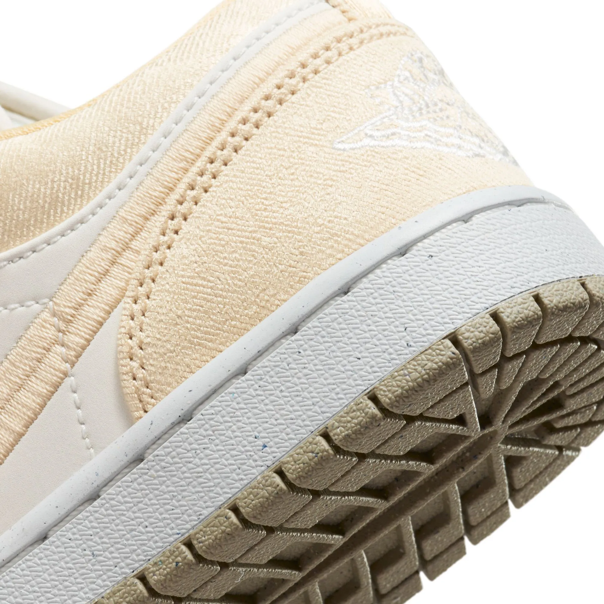 Air Jordan 1 Womens Low SE Shoes 'Team Gold'