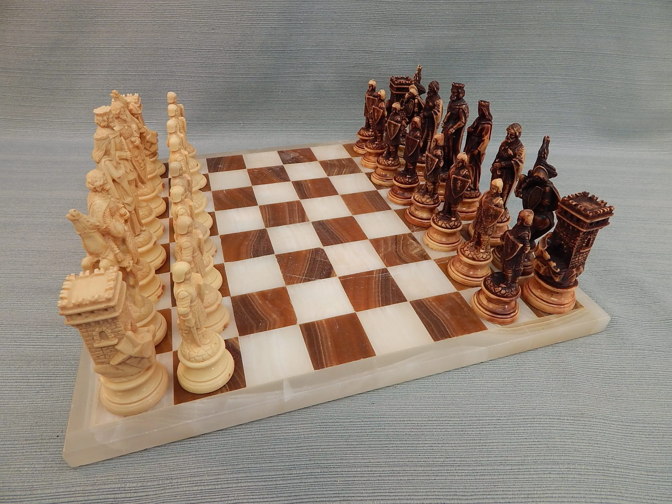 Onyx Chess Board with Molded Resin Pieces - Very Good Condition